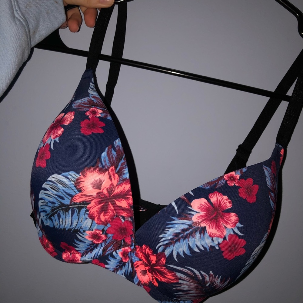 PINK bra never worn perfect condition